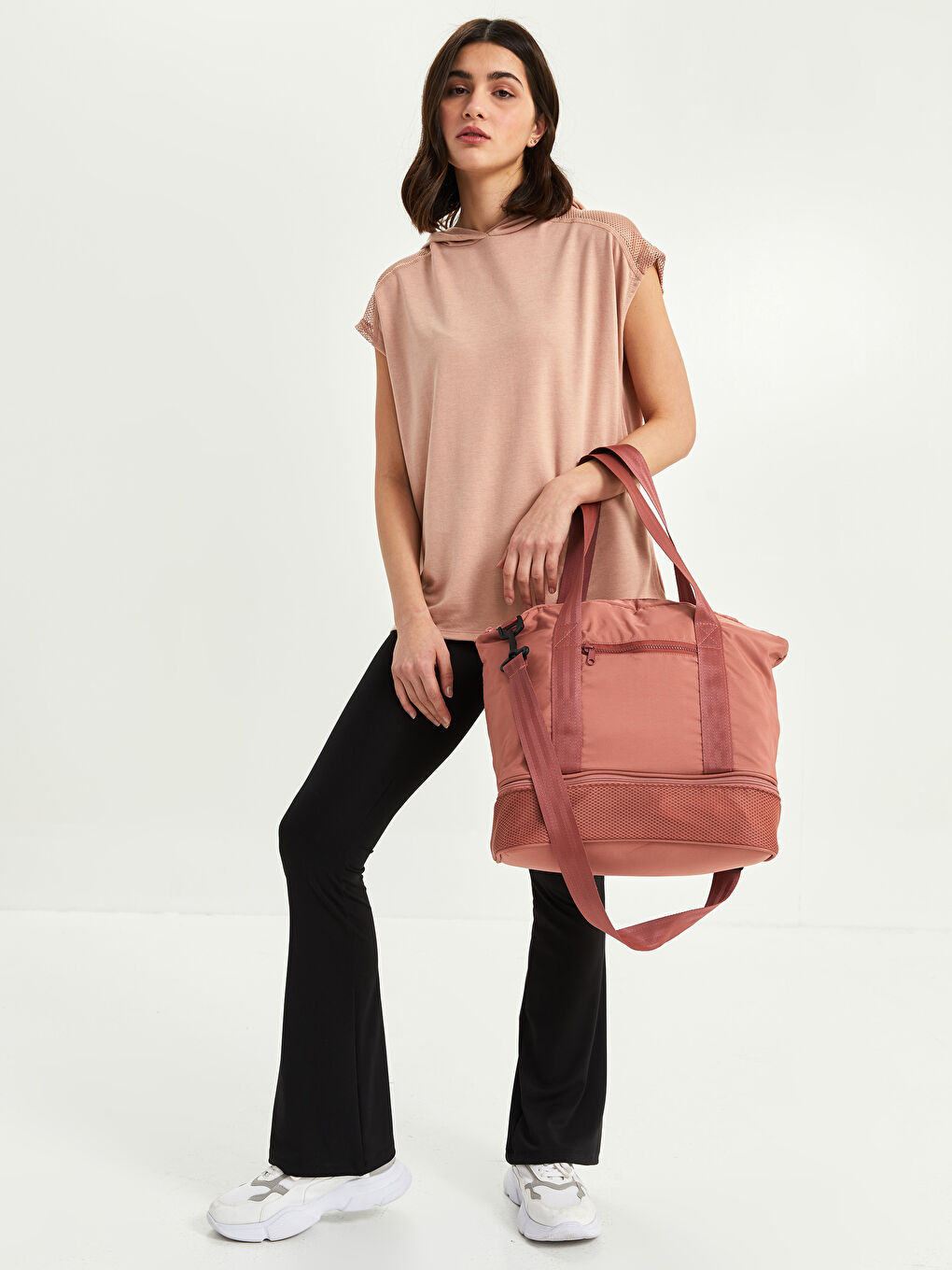 حقيبة رياضية نشطة مطبوعة بشعار للسيدات-2