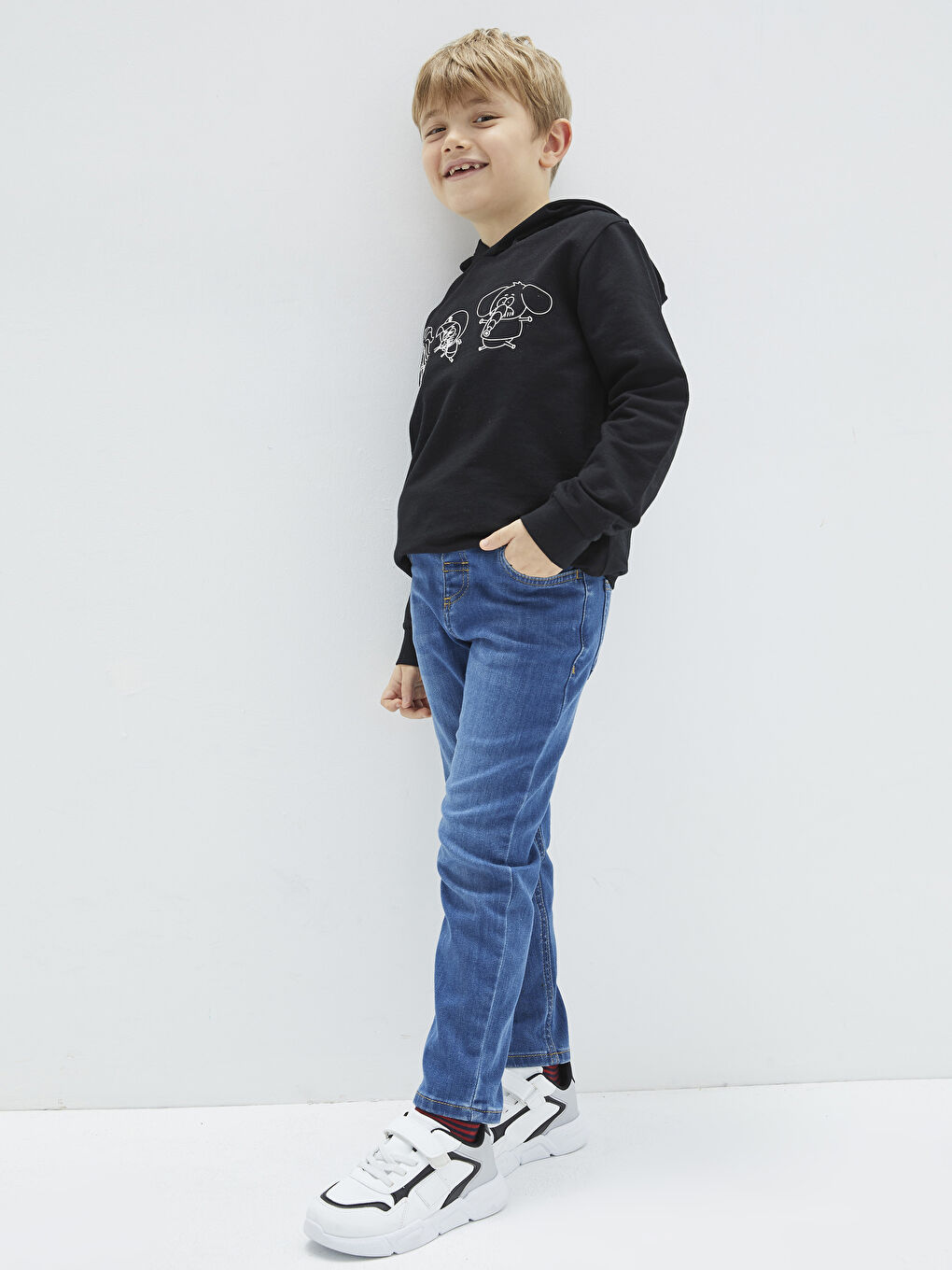 LCW Kids Yeni Siyah Kapüşonlu Kral Şakir Baskılı Uzun Kollu Erkek Çocuk Sweatshirt - 1