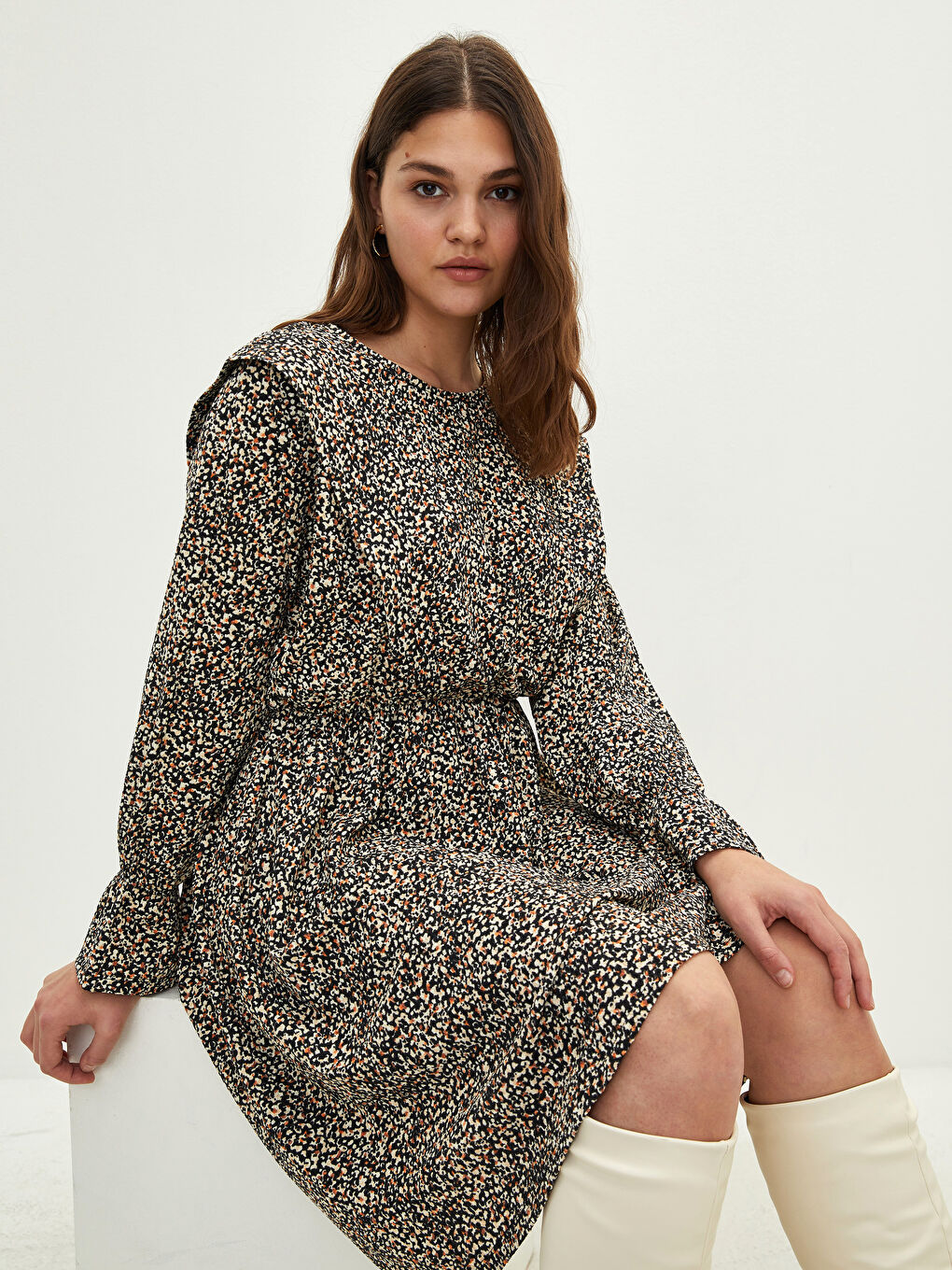 فستان نسائي مقاس كبير ياقة دائرية كم طويل مطبوع