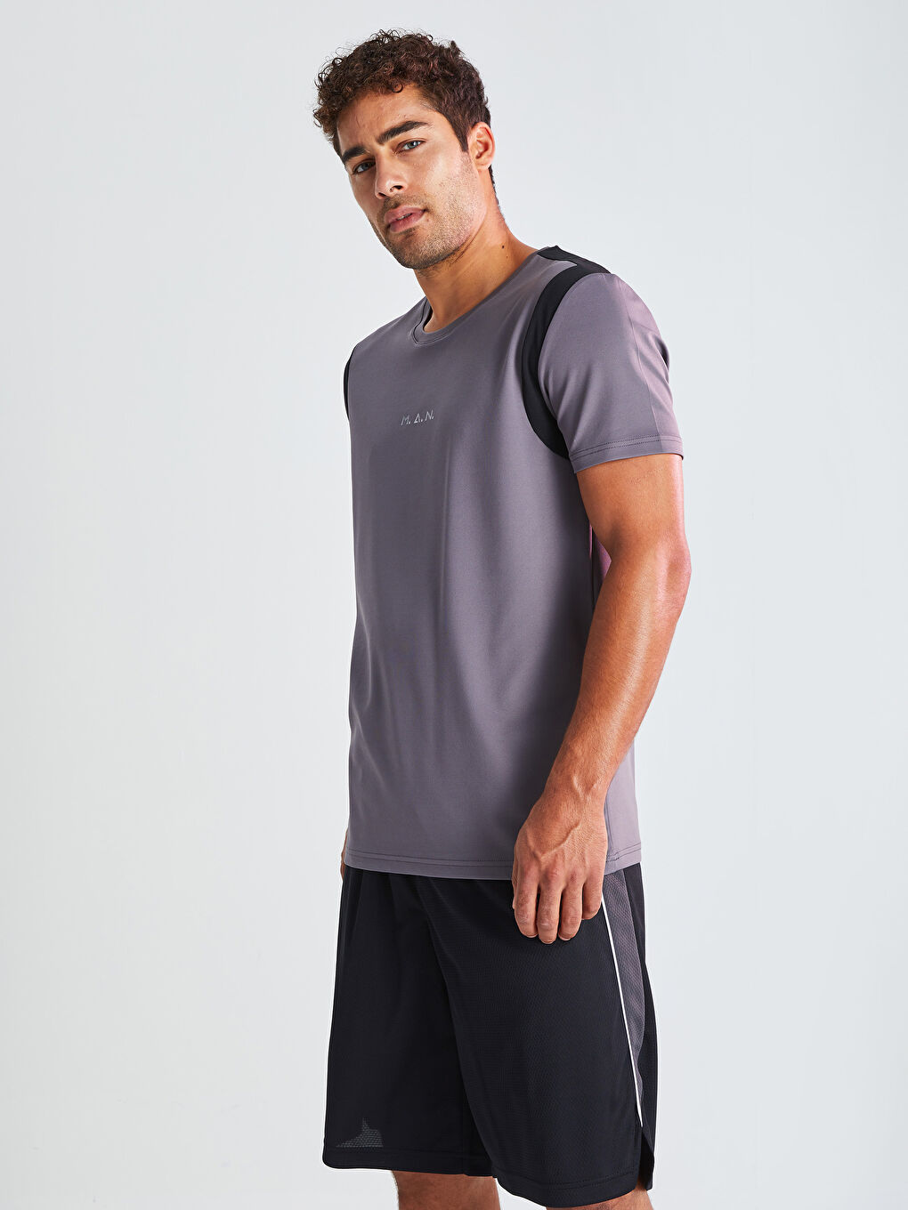 Gri Bisiklet Yaka Kısa Kollu Erkek Spor Tişört-1