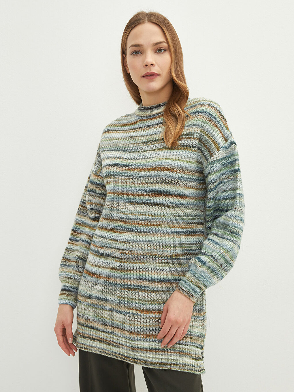 Yeşil Dik Yaka Kendinden Desenli Uzun Kollu Kadın Triko Tunik-1