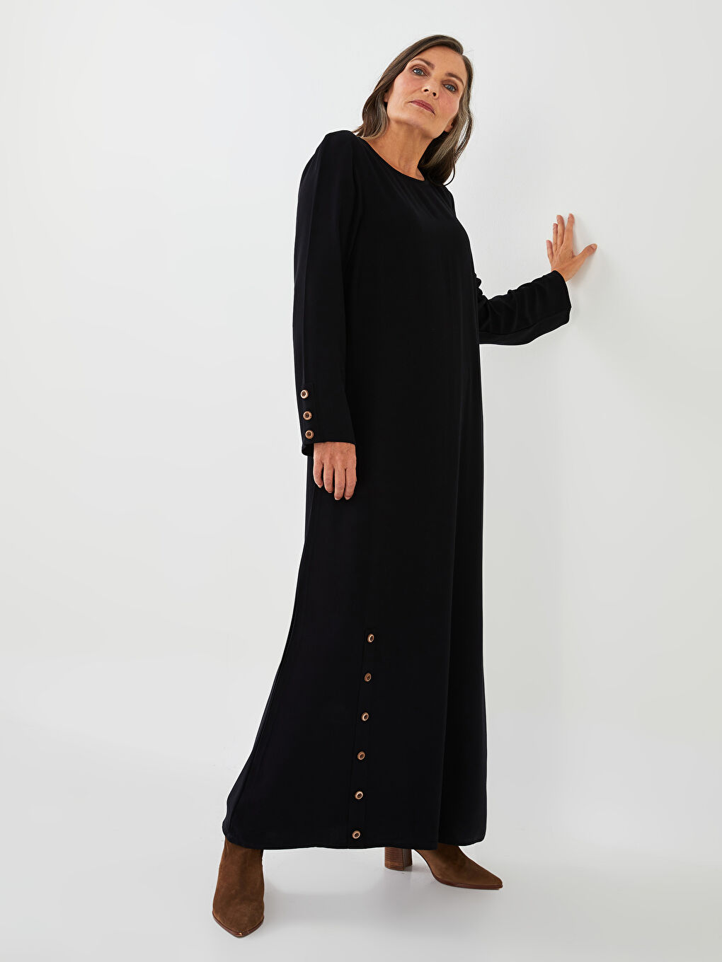 Haljina od viskoze A kroja sa dugmadima i okruglim izrezom za žene