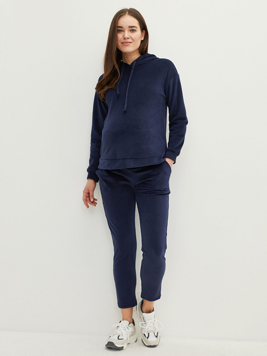 Pantaloni de trening pentru gravide cu buzunare detaliate și talie peste burtă