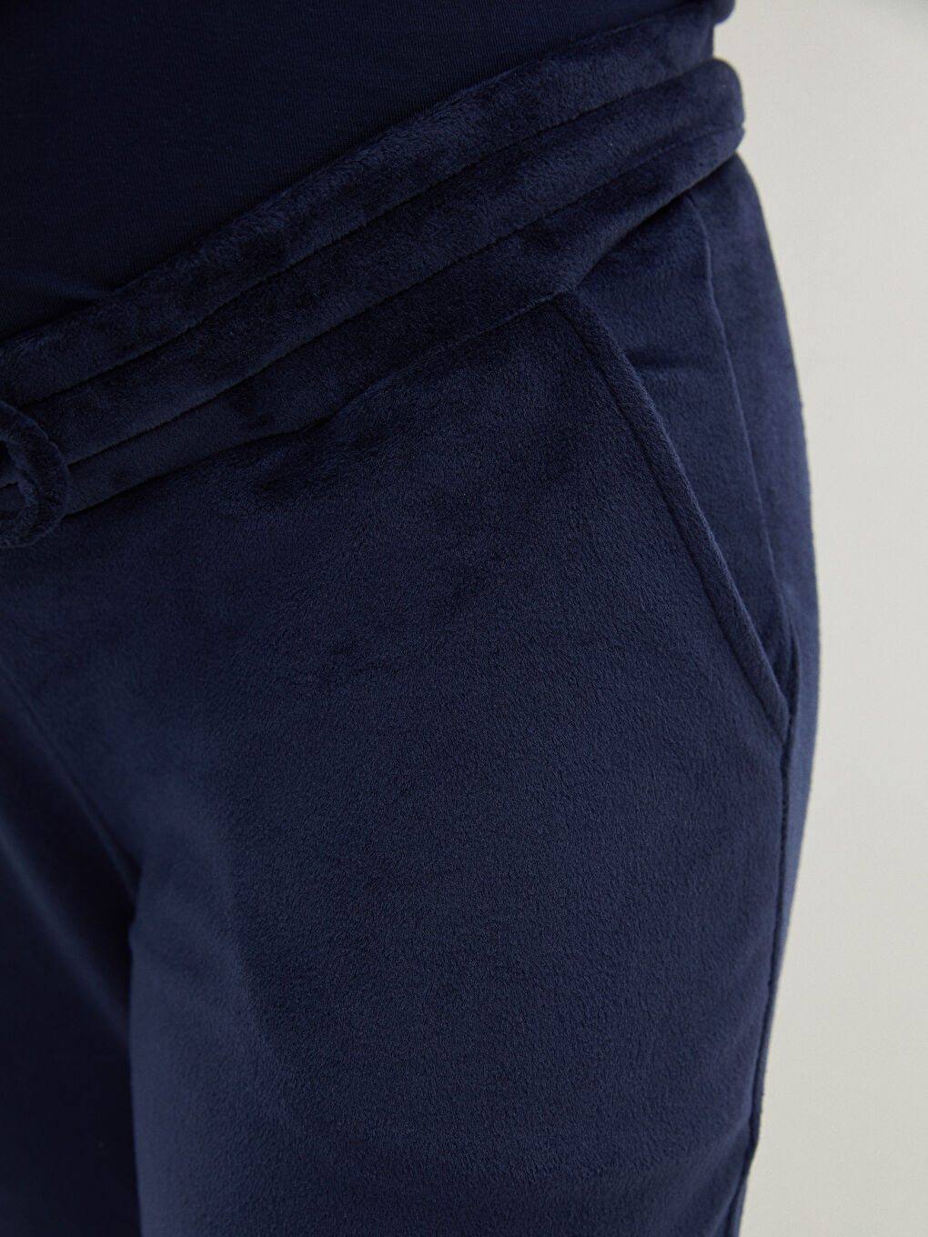 Pantaloni de trening pentru gravide cu buzunare detaliate și talie peste burtă-4