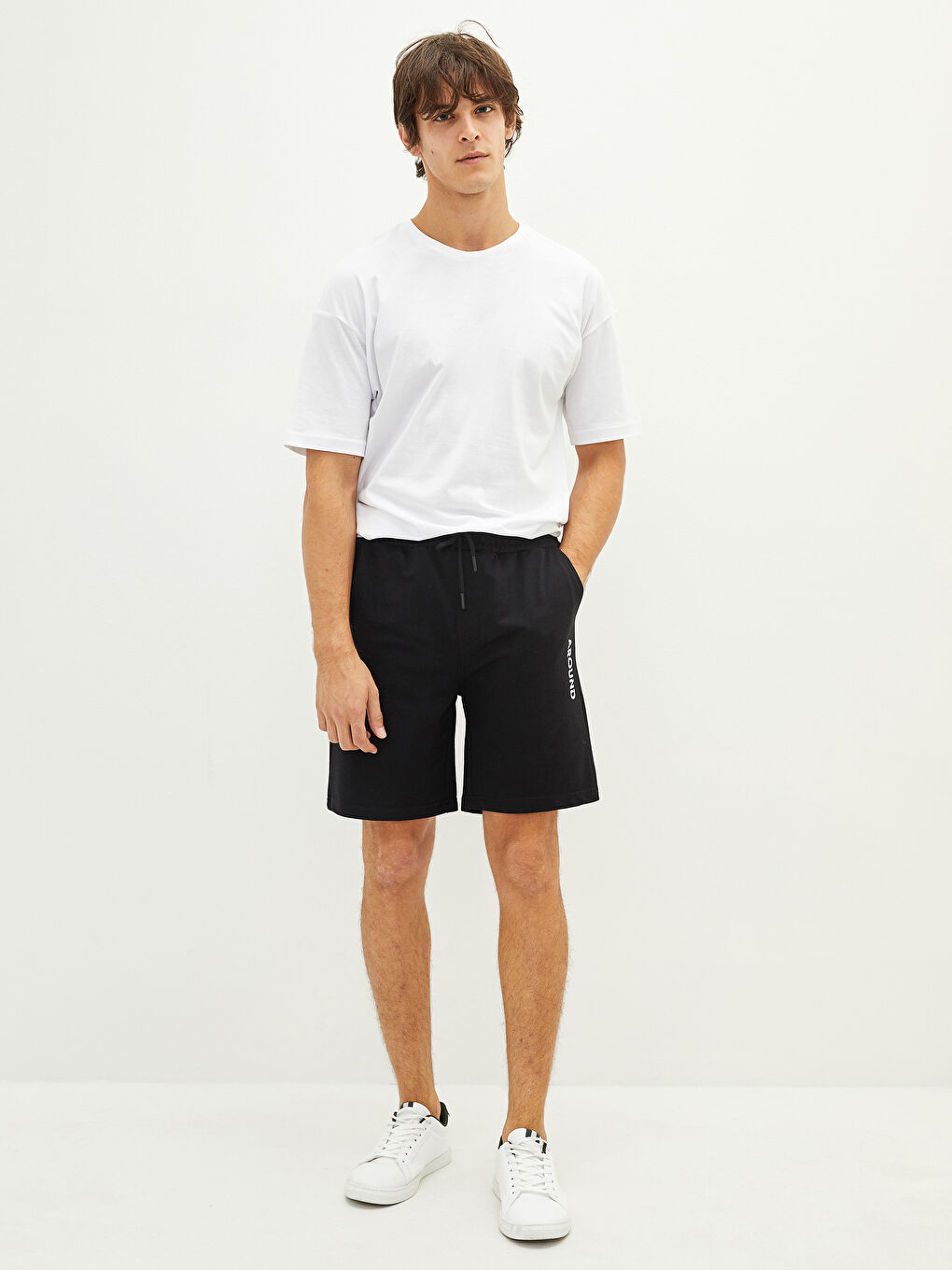 Siyah Standart Kalıp Baskılı Erkek Şort-1
