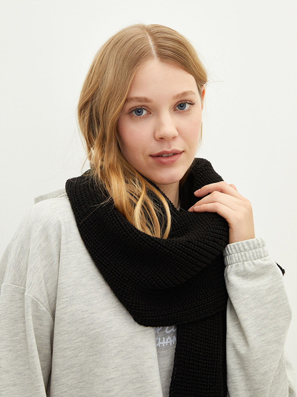 Siyah Kadın Kalın Triko Atkı