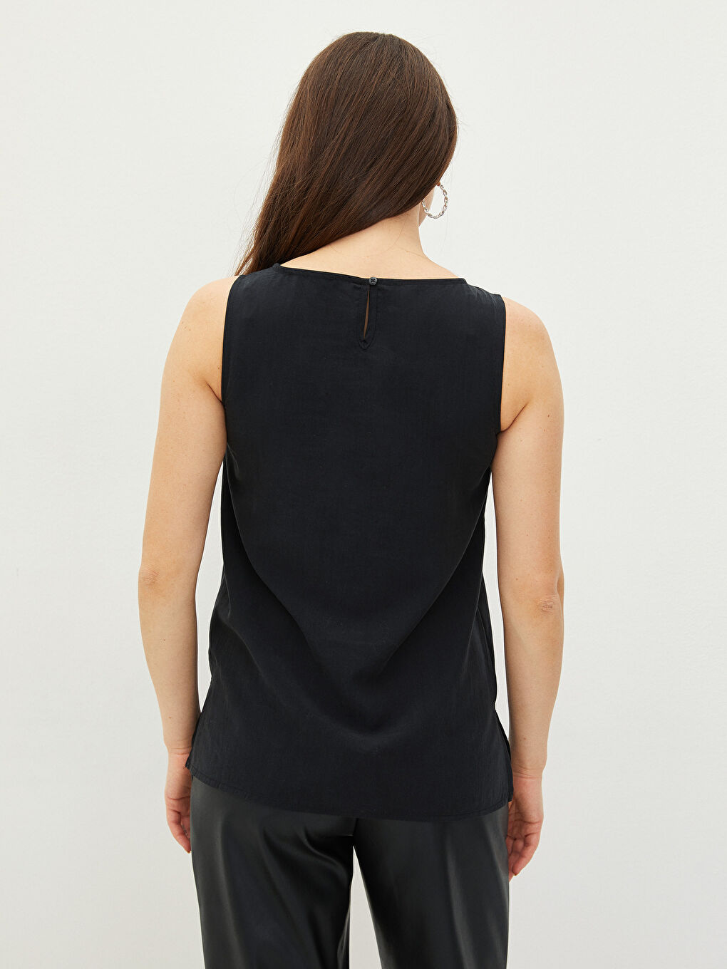 تي شيرت حوامل سادة بدون أكمام بياقة على شكل حرف U-3