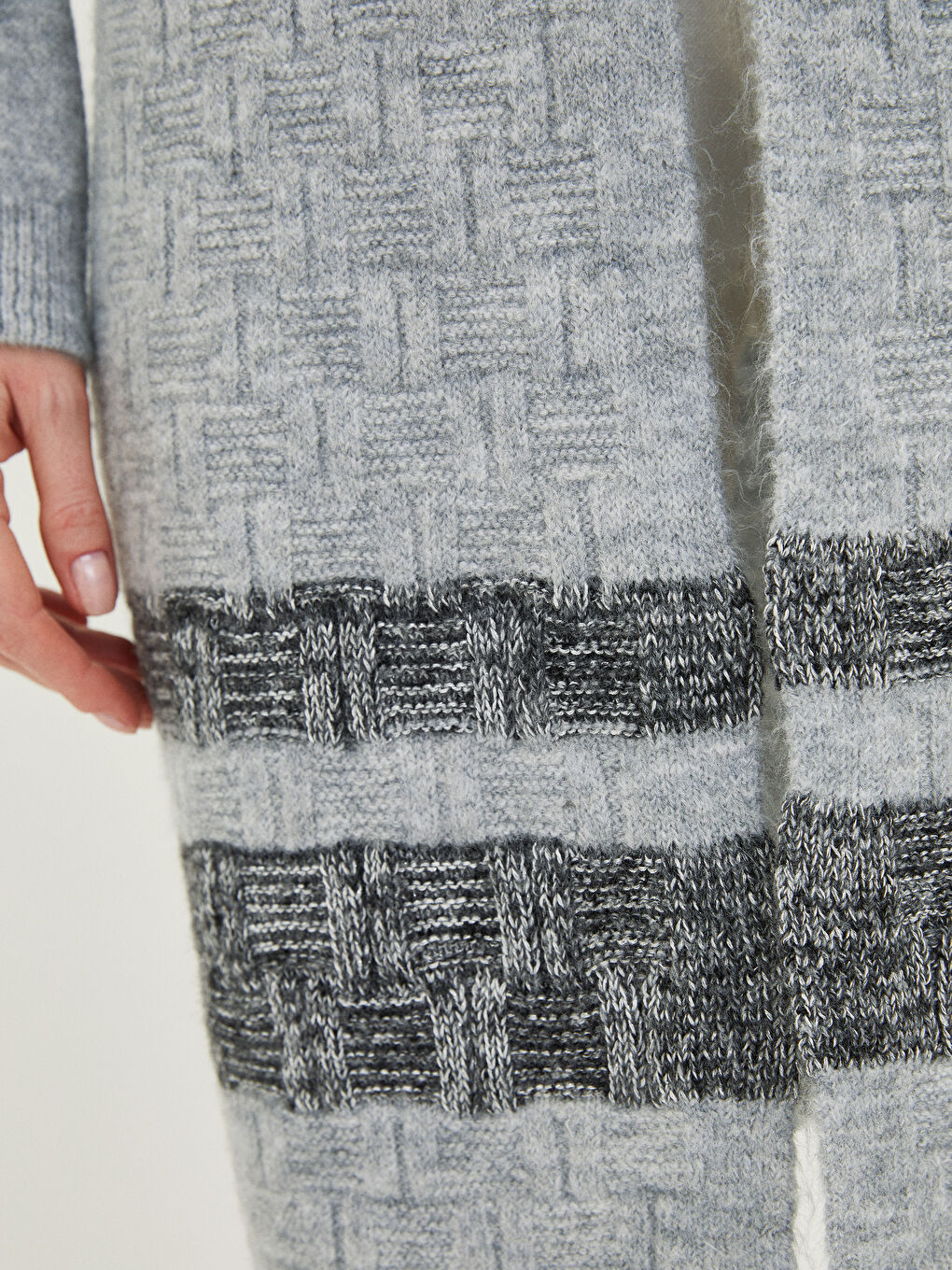 Gemusterte Langarm-Strickjacke mit Kapuze für Damen-2