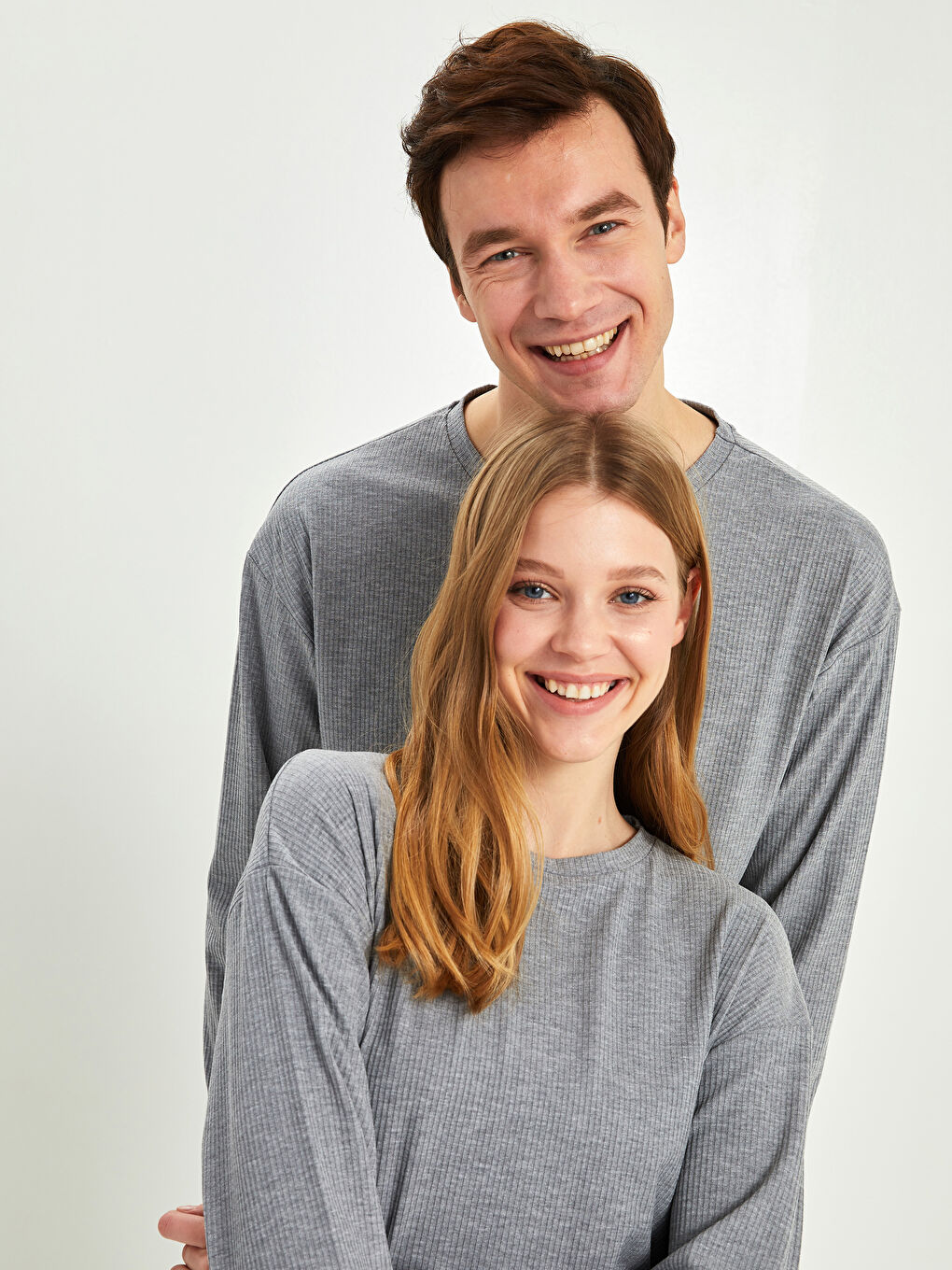 Gri Bisiklet Yaka DÜz Uzun Kollu Kaşkorse Kumaş Kadın Tişört