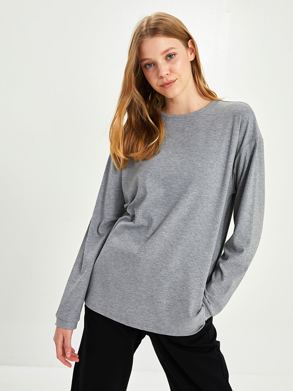 Gri Bisiklet Yaka DÜz Uzun Kollu Kaşkorse Kumaş Kadın Tişört-1