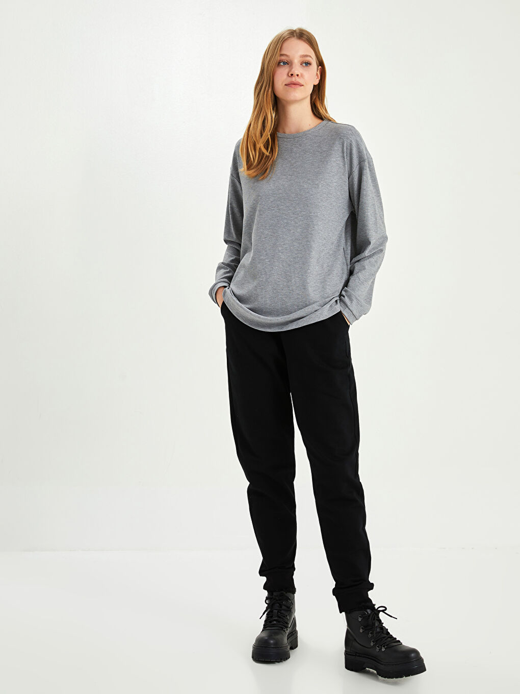 Gri Bisiklet Yaka DÜz Uzun Kollu Kaşkorse Kumaş Kadın Tişört-4