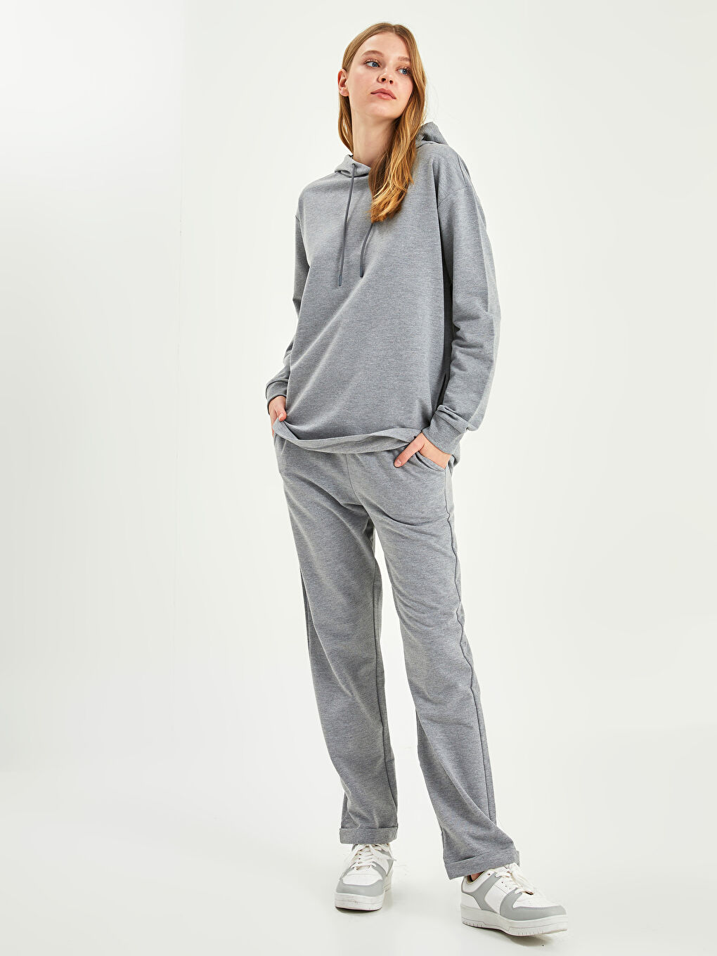 Gri Beli Lastikli Düz Cep Detaylı Kadın Eşofman Altı-1