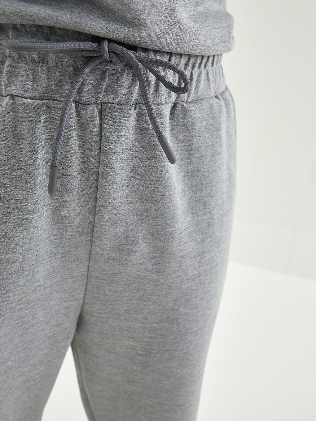 Gri Beli Lastikli Düz Cep Detaylı Kadın Eşofman Altı-2