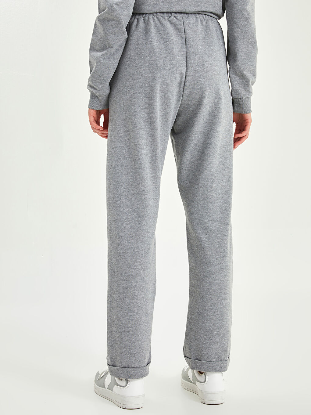 Gri Beli Lastikli Düz Cep Detaylı Kadın Eşofman Altı-4