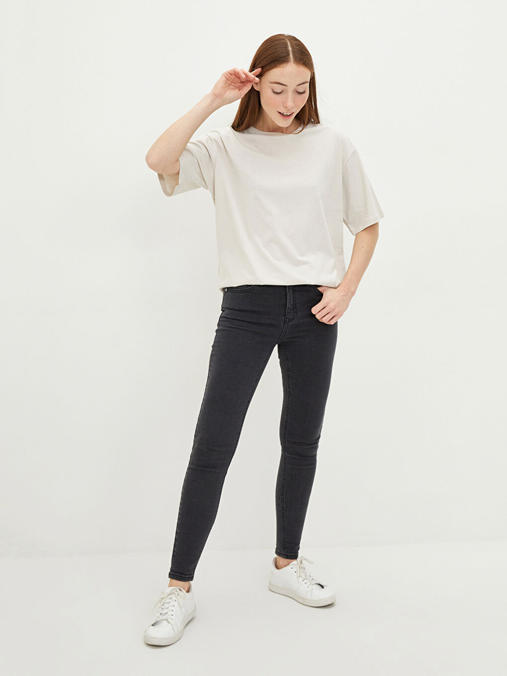 Gri Bisiklet Yaka Düz Kısa Kollu Pamuklu Kadın Tişört-3