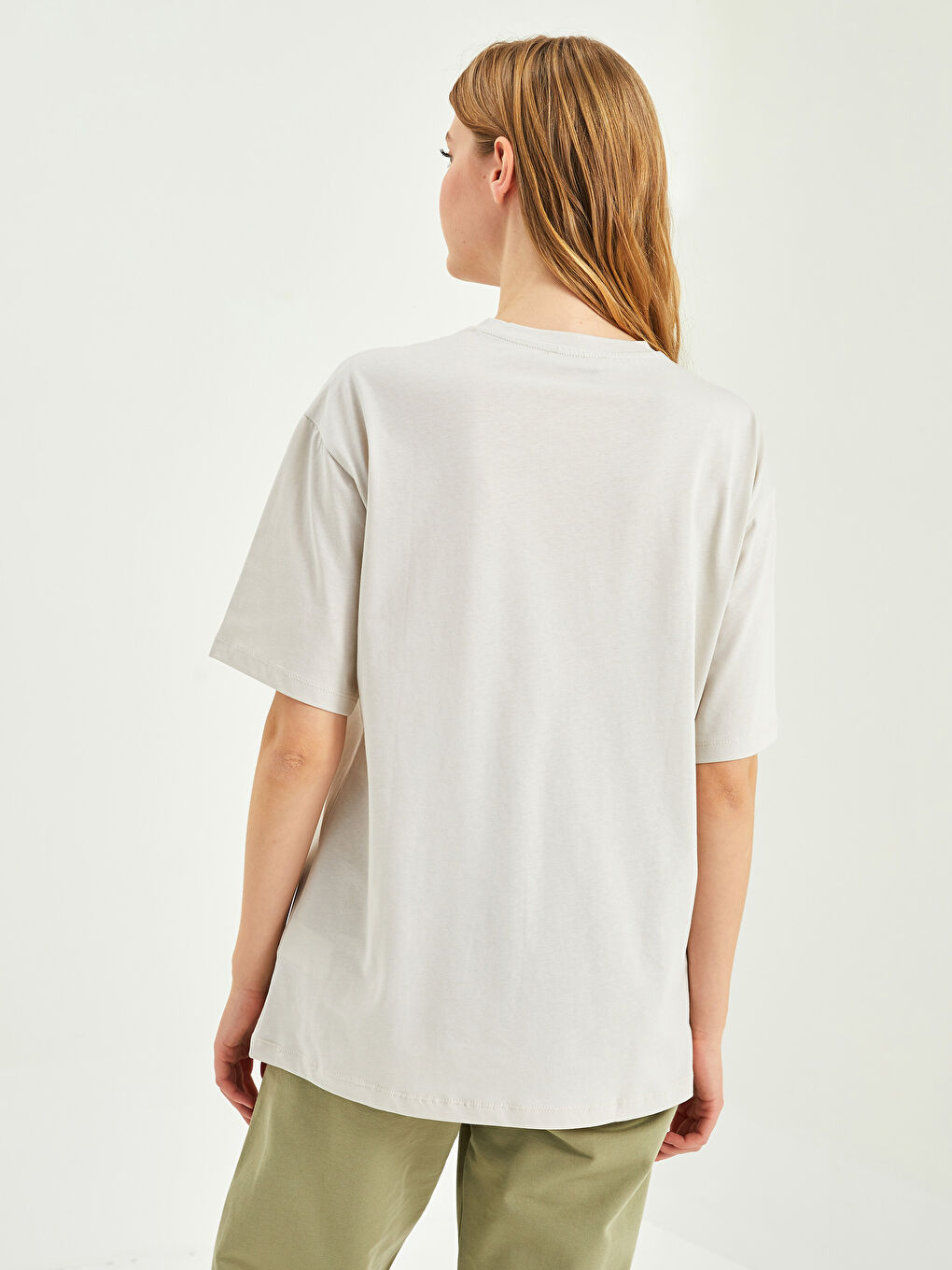 Gri Bisiklet Yaka Düz Kısa Kollu Pamuklu Kadın Tişört-8