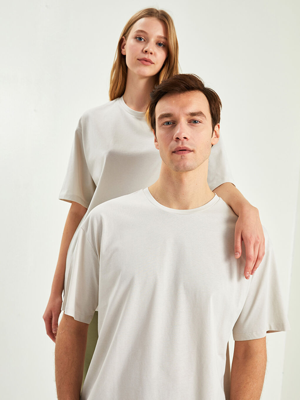 Gri Bisiklet Yaka Düz Kısa Kollu Pamuklu Kadın Tişört