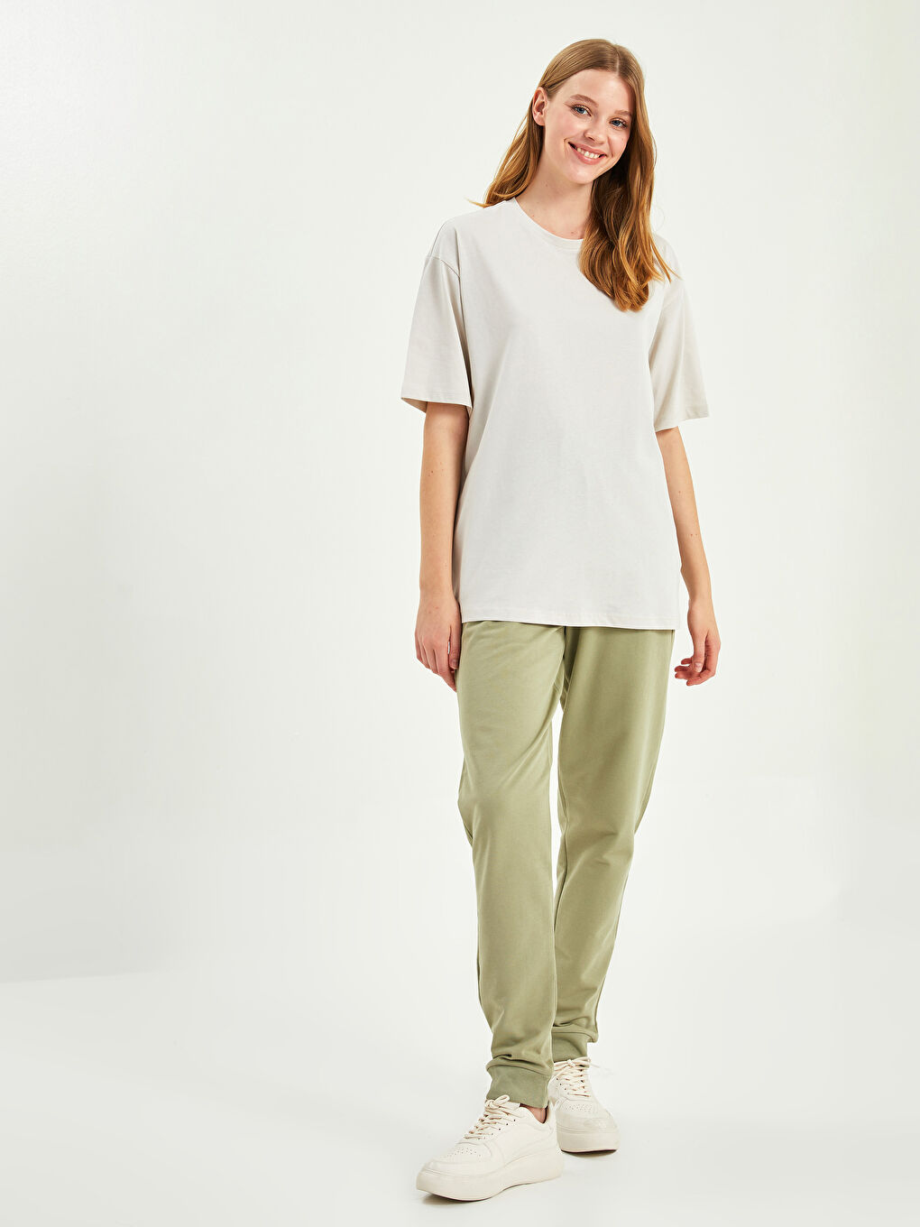 Gri Bisiklet Yaka Düz Kısa Kollu Pamuklu Kadın Tişört-6