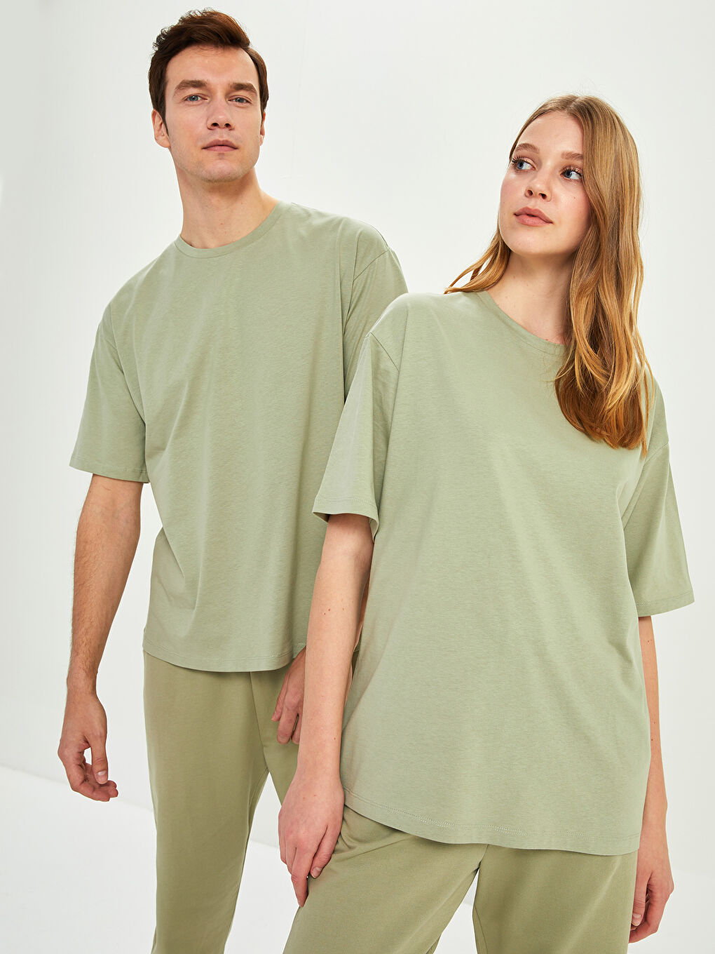 Yeşil Bisiklet Yaka Düz Kısa Kollu Pamuklu Kadın Tişört