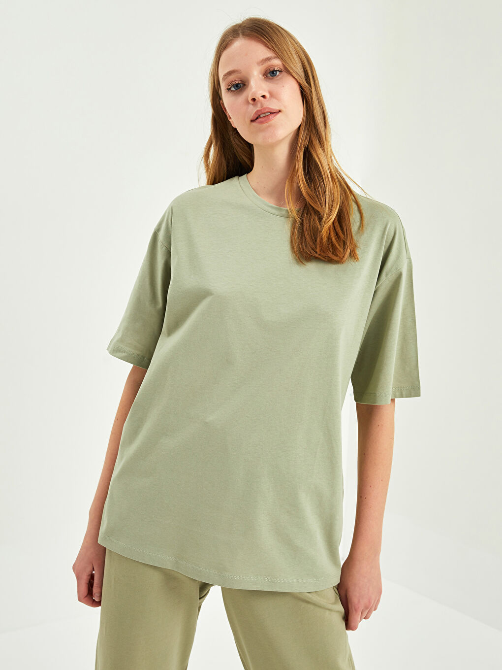 Yeşil Bisiklet Yaka Düz Kısa Kollu Pamuklu Kadın Tişört-2