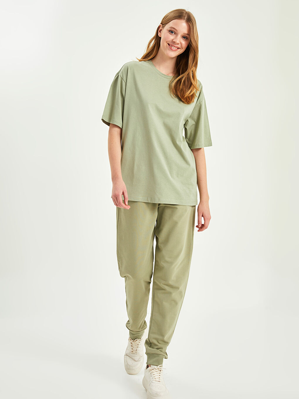 Yeşil Bisiklet Yaka Düz Kısa Kollu Pamuklu Kadın Tişört-6