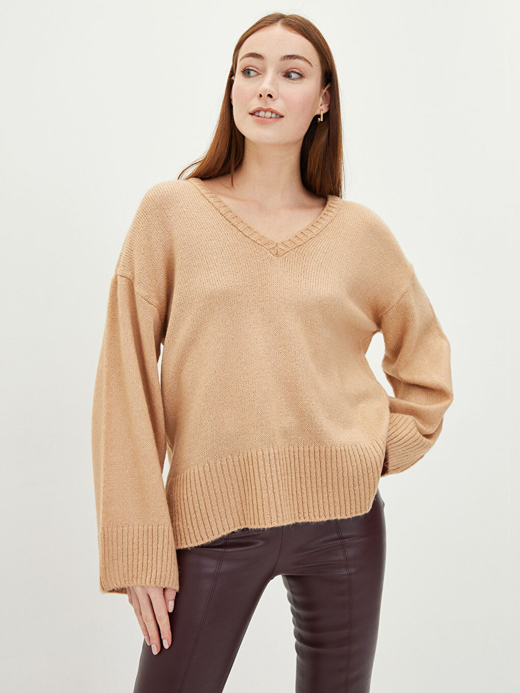Свитер из трикотажа с V-образным вырезом, однотонный, с длинным рукавом для женщин