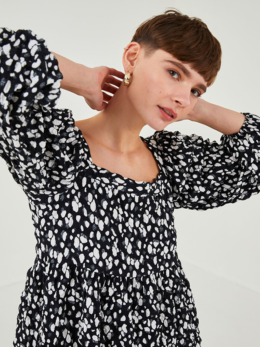 Siyah Kare Yaka Desenli Uzun Kollu A Kesim Krep Kumaş Kadın Elbise-3