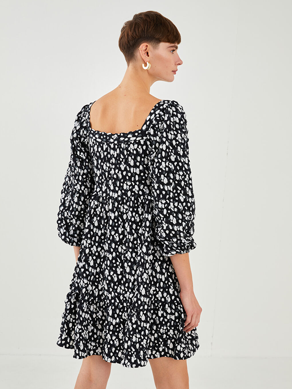 Siyah Kare Yaka Desenli Uzun Kollu A Kesim Krep Kumaş Kadın Elbise-4