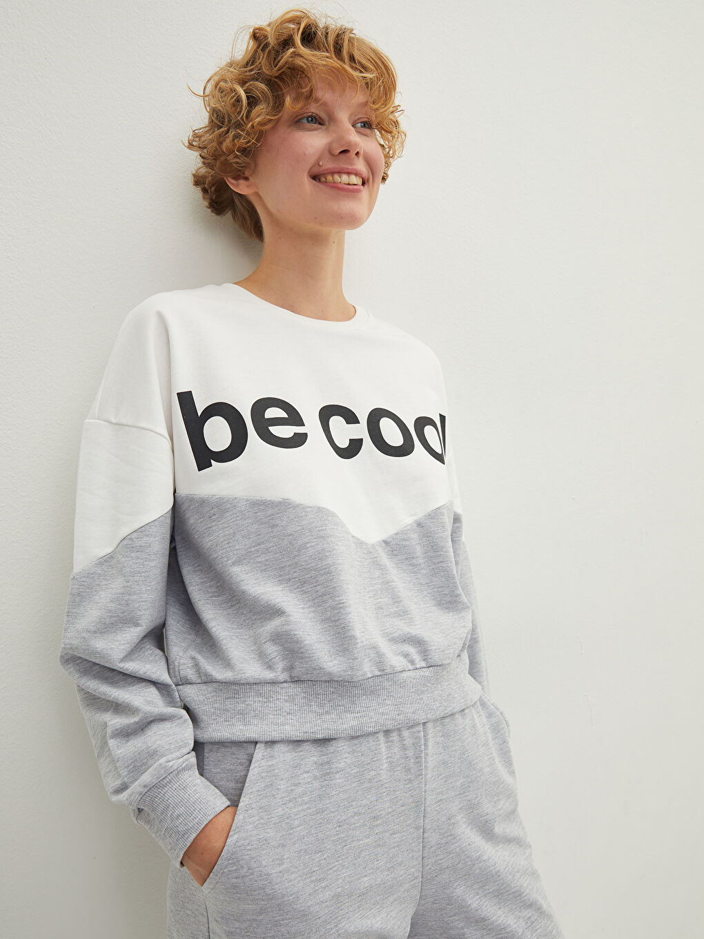 Crew Neck Printed Long Sleeve Women's Sweatshirt