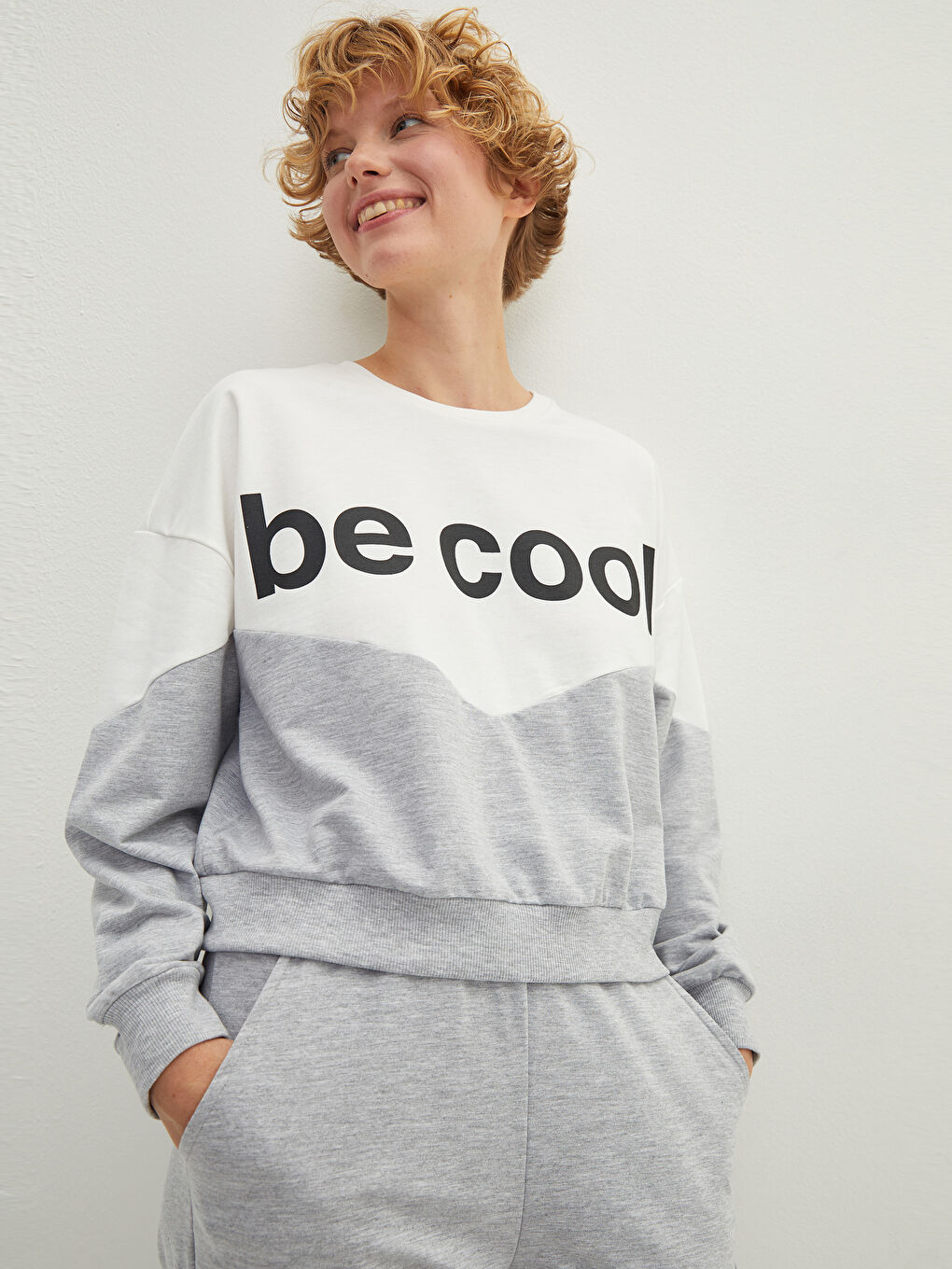 Crew Neck Printed Long Sleeve Women's Sweatshirt-1