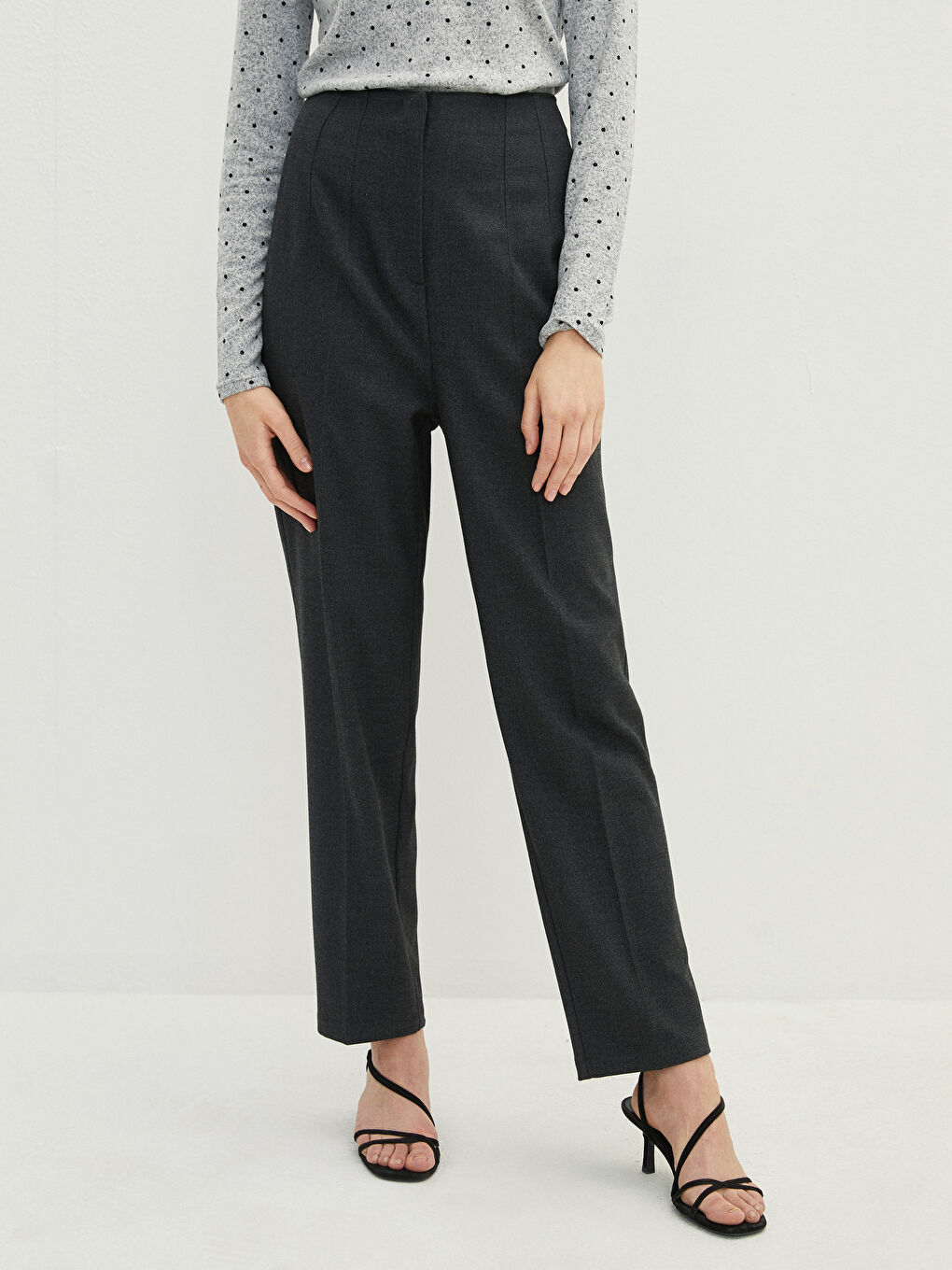 Antrasit Kadın Standart Fit Düz Havuç Pantolon-2