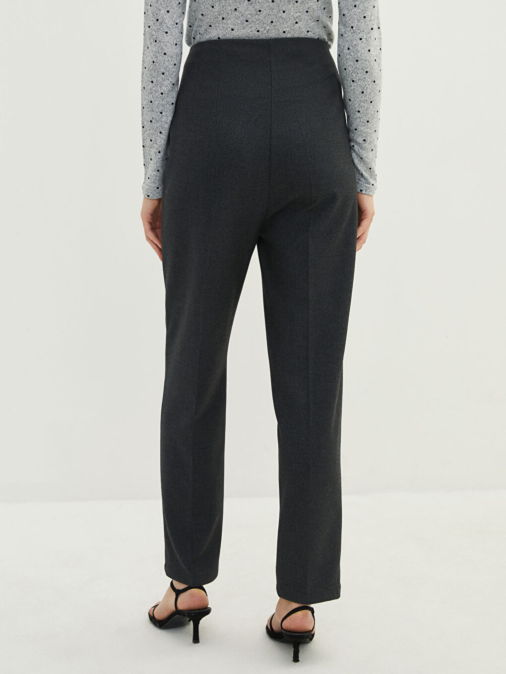 Antrasit Kadın Standart Fit Düz Havuç Pantolon-3