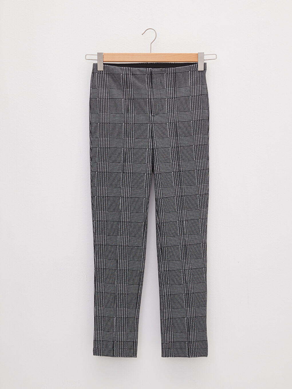 LCWAIKIKI Basic Hosen mit elastischem Bund und schmaler Passform aus Ponte-Stoff für Damen -W1JA48Z8-LKX