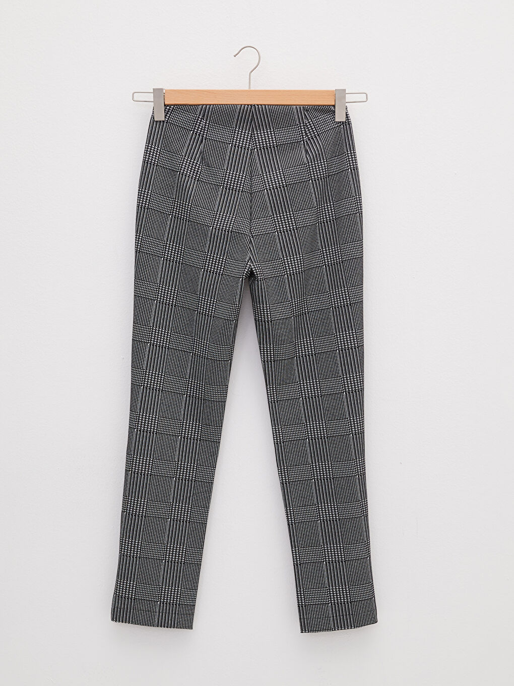 LCWAIKIKI Basic Hosen mit elastischem Bund und schmaler Passform aus Ponte-Stoff für Damen -W1JA48Z8-LKX