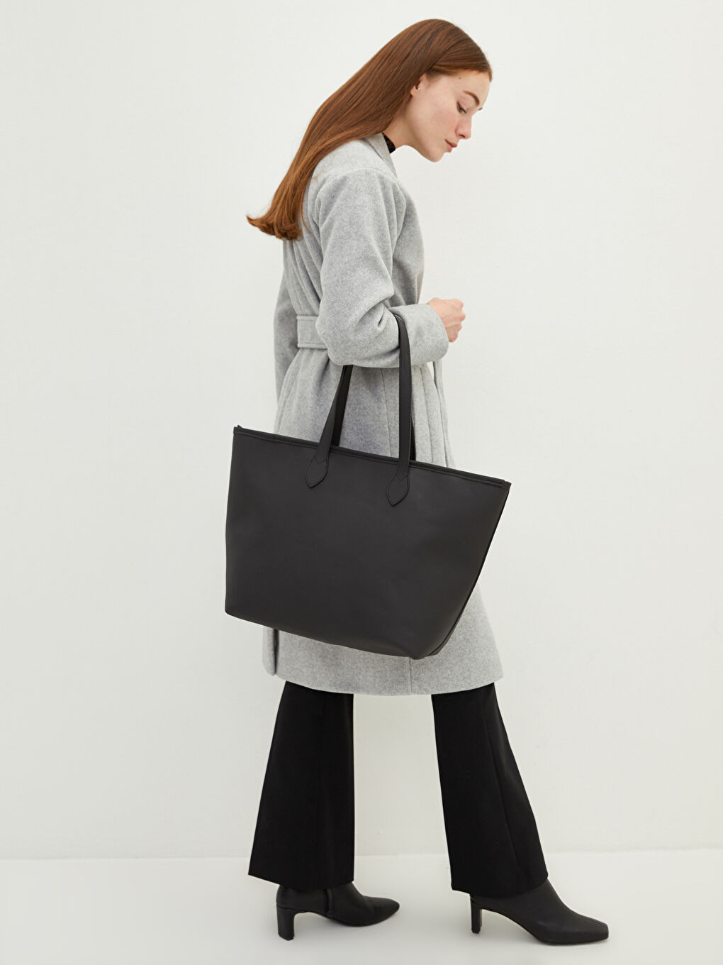 Siyah Deri Görünümlü Kadın Kol Çantası-1