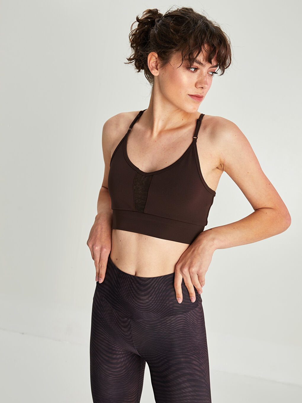 Maiou sportiv cu bretele drepte și decolteu în V pentru femei-1