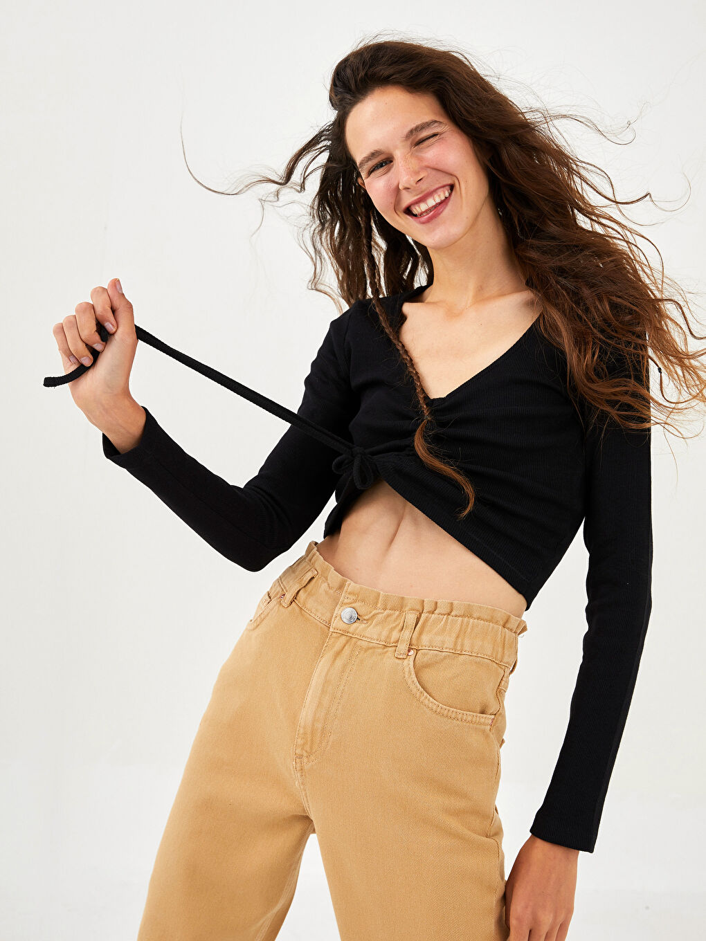 Bluză Crop pentru Femei cu Mânecă Lungă și Detalii Încrețite la Decolteu în V