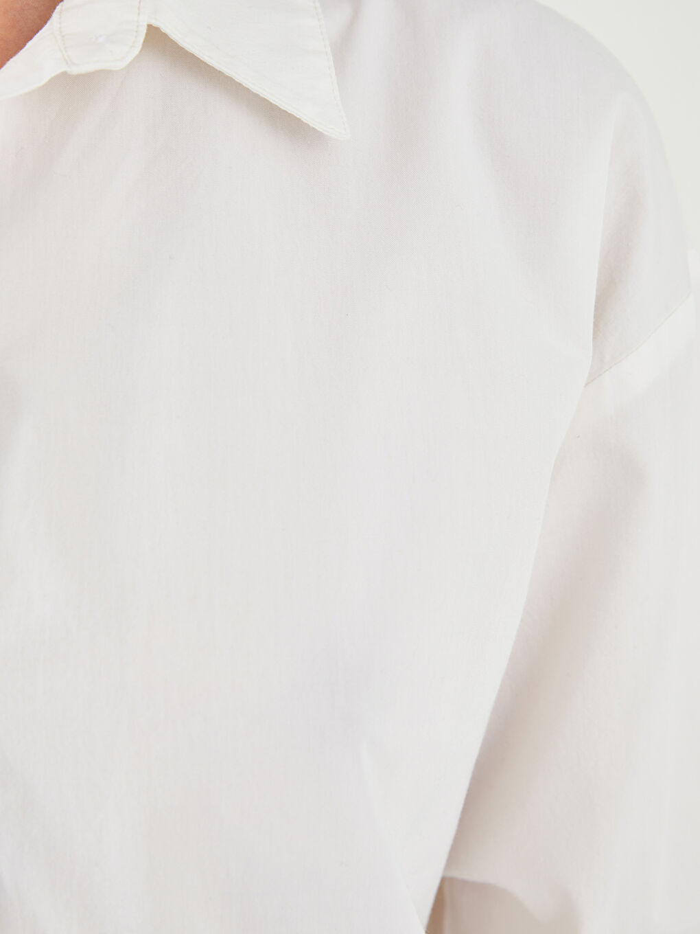 Beyaz Önden Düğme Kapamalı Düz Uzun Kollu Poplin Kadın Gömlek-3