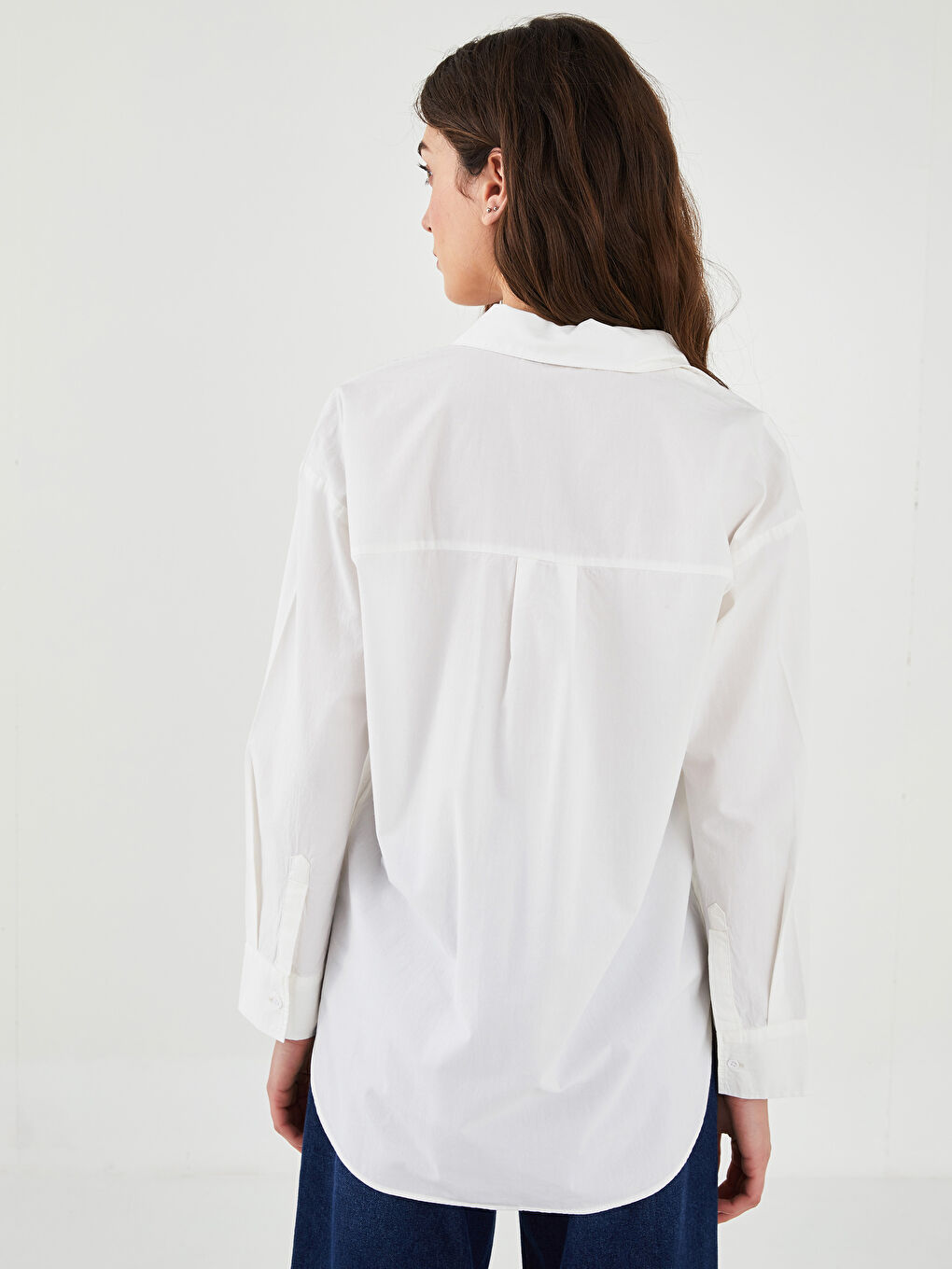 Beyaz Önden Düğme Kapamalı Düz Uzun Kollu Poplin Kadın Gömlek-4