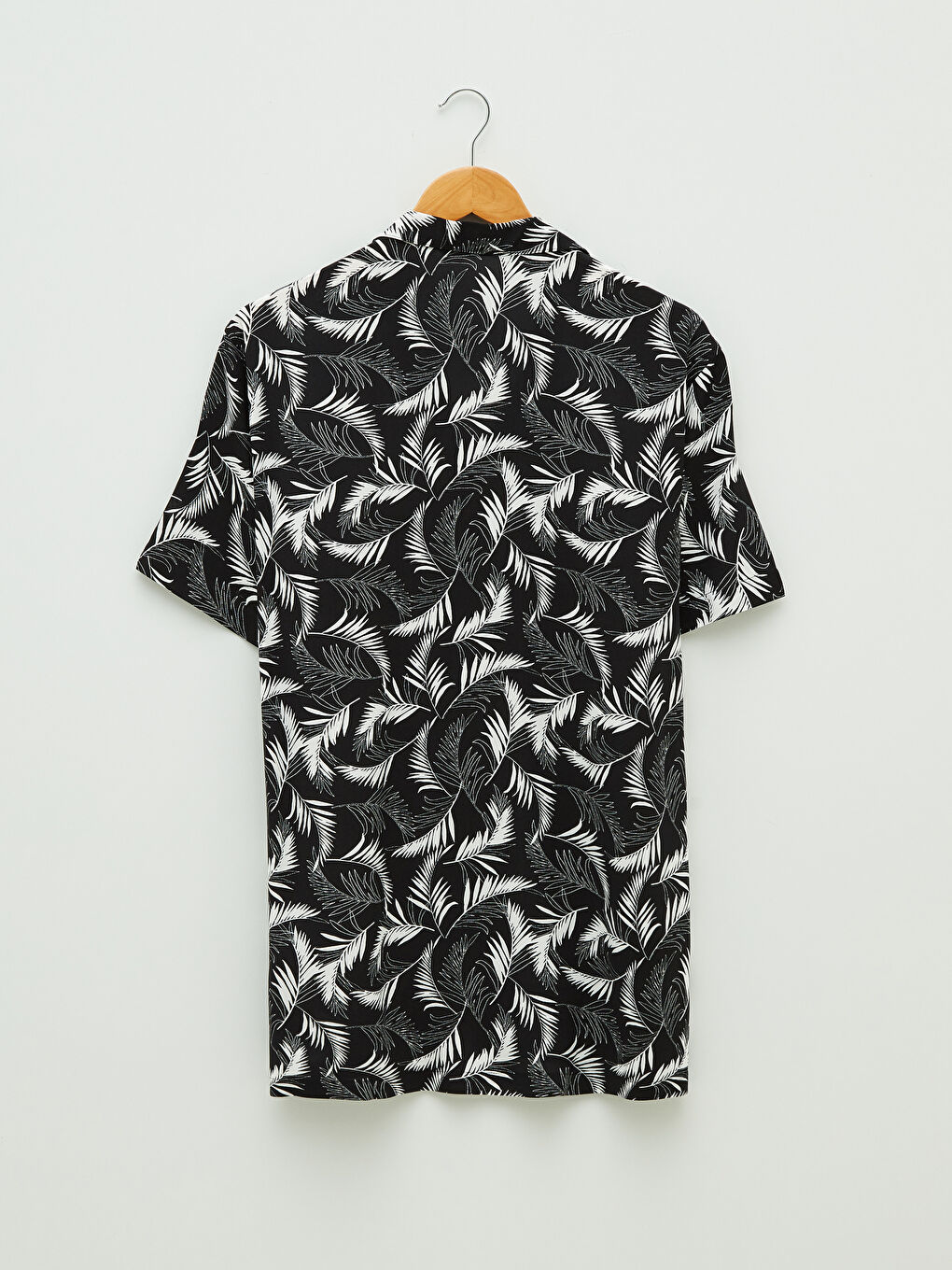 Chemise à Motifs en Viscose à Manches Courtes avec Col en Resort pour Hommes à Coupe Régulière-6