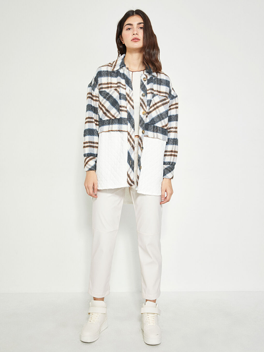 Kahverengi Önden Düğme Kapamalı Ekose Cep Detaylı Uzun Kollu Kadın Gömlek Ceket-3