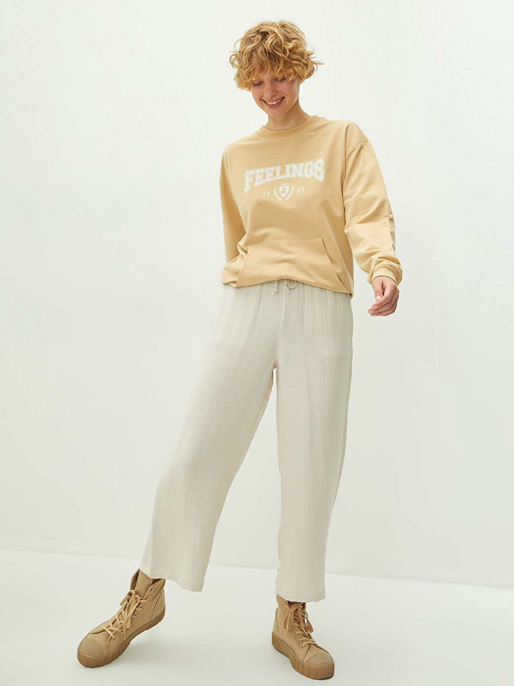 بنطلون للسيدات بخصر مرن وجيوب بتفاصيل عادية-1