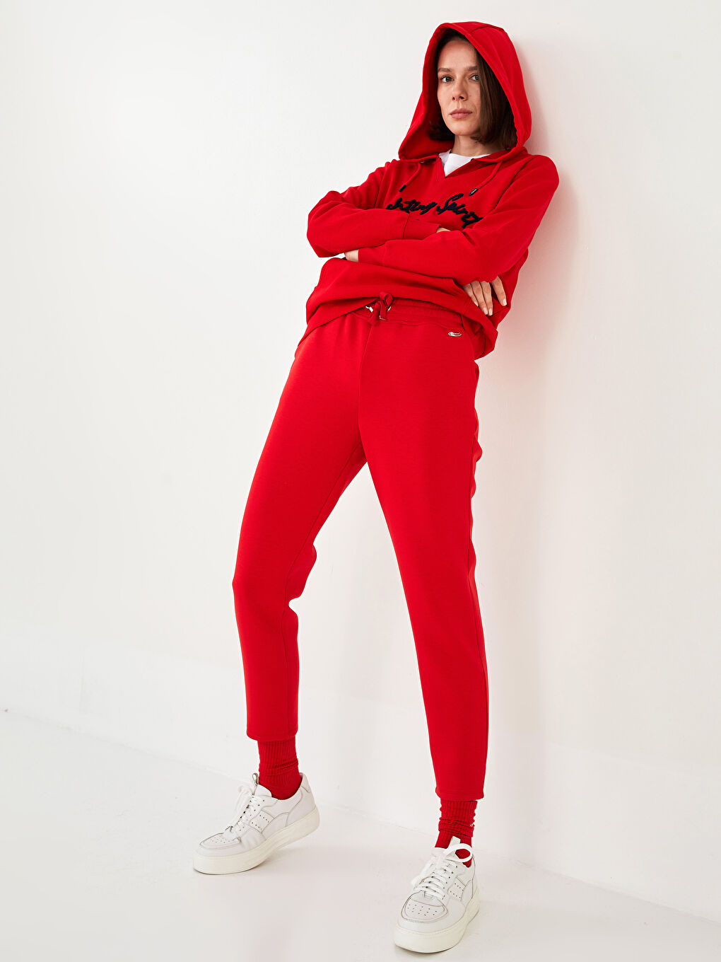 Женские спортивные штаны с эластичной резинкой на талии и карманами-1