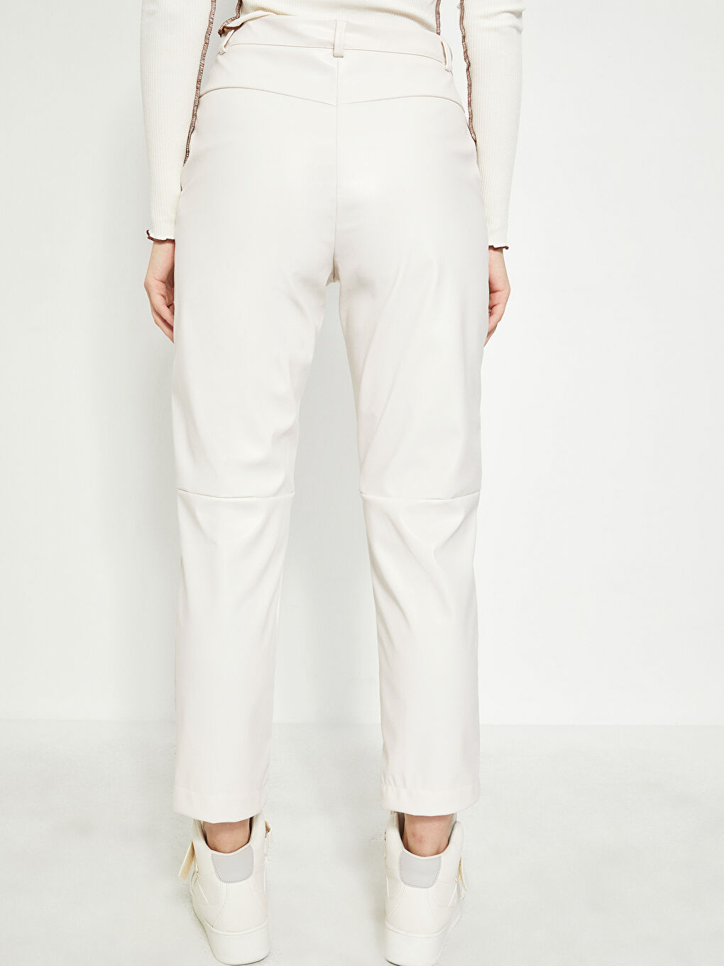 High Waist Standard Fit Women's Straight Pocket Detailed Leather Look Trousers-4