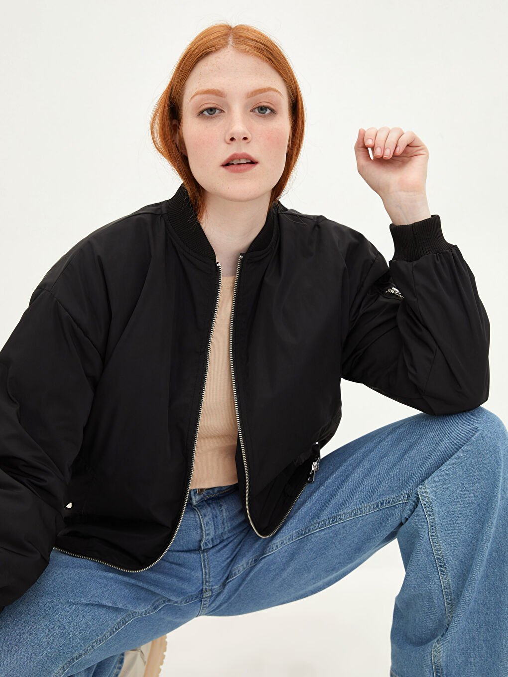 Siyah Kolej Yaka Slogan Baskılı Uzun Kollu Kadın Şişme Mont