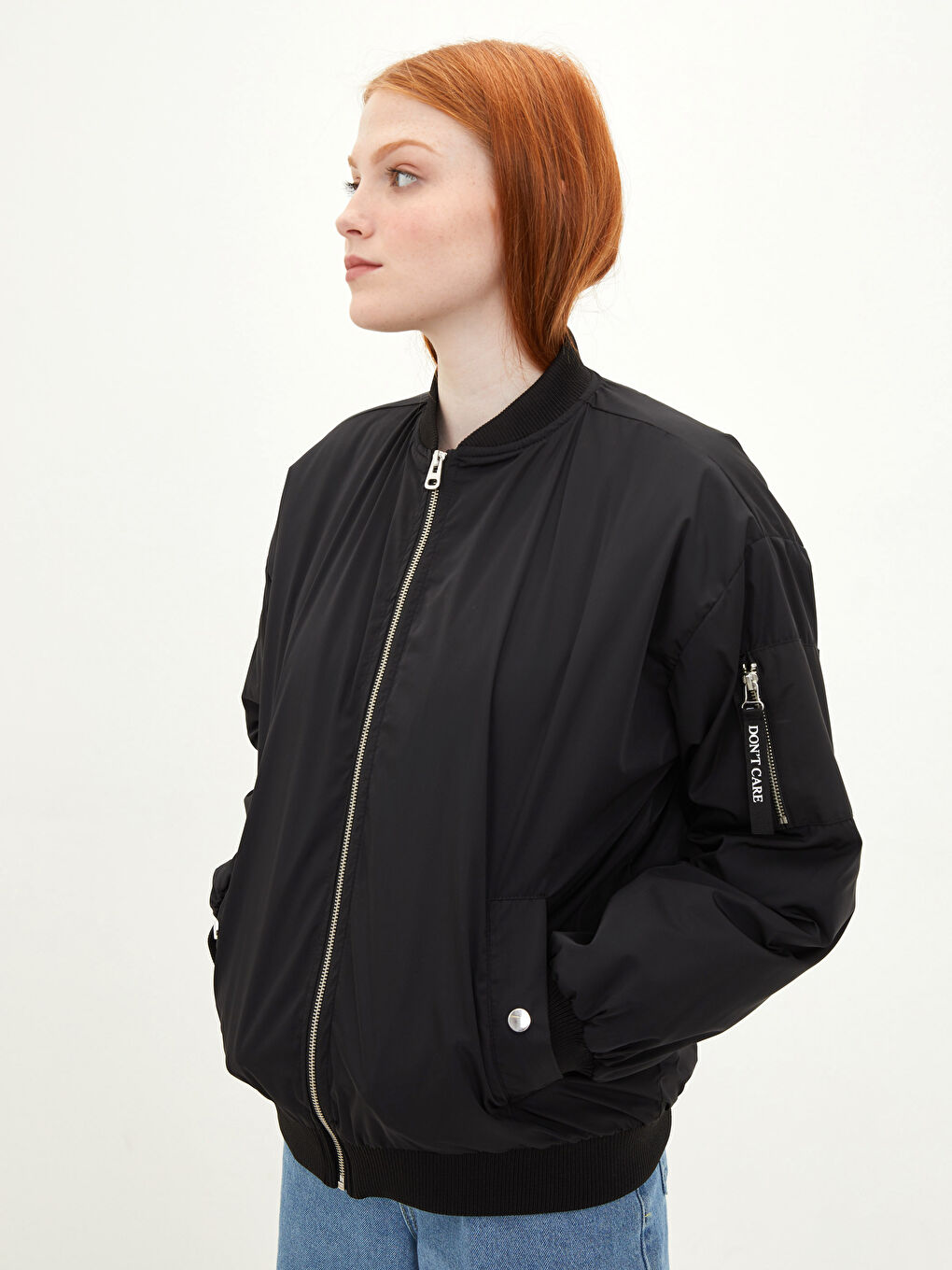 Siyah Kolej Yaka Slogan Baskılı Uzun Kollu Kadın Şişme Mont-1