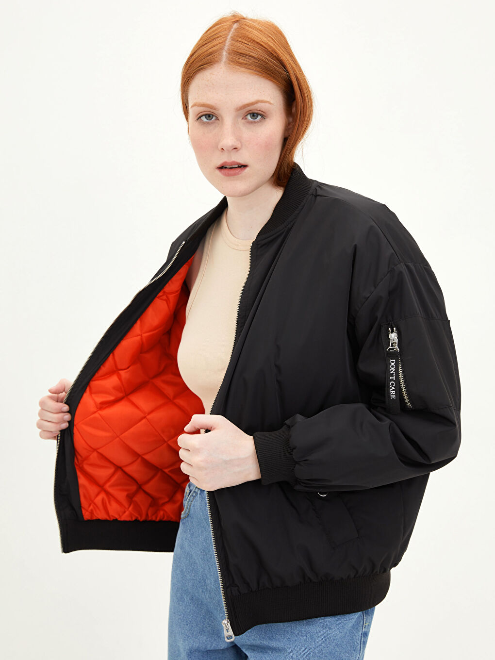 Siyah Kolej Yaka Slogan Baskılı Uzun Kollu Kadın Şişme Mont-3