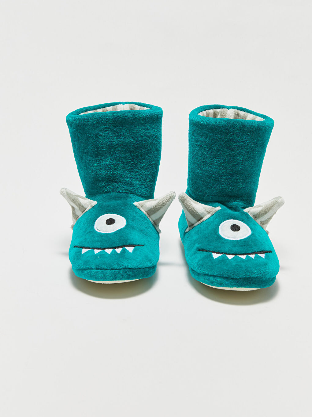 Yeşil Nakış Detaylı Pelüş Erkek Çocuk Ev Botu-2