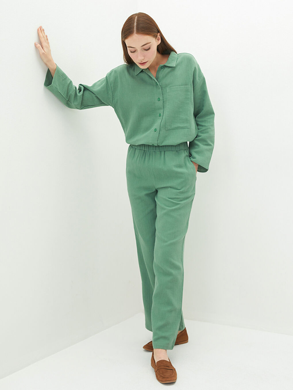 Yeşil Beli Lastikli Rahat Kalıp Müslin Kadın Pantolon-1