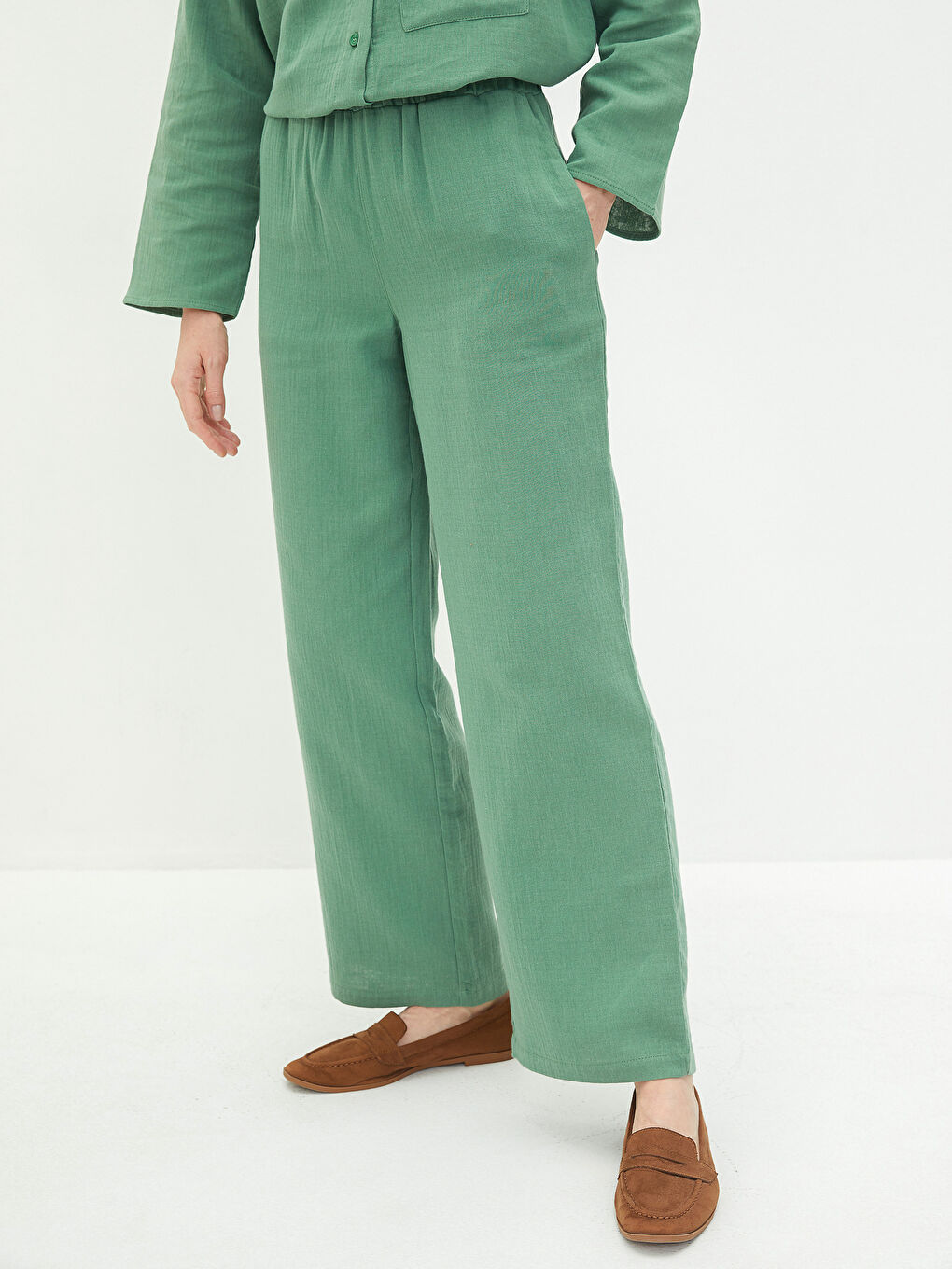 Yeşil Beli Lastikli Rahat Kalıp Müslin Kadın Pantolon-3